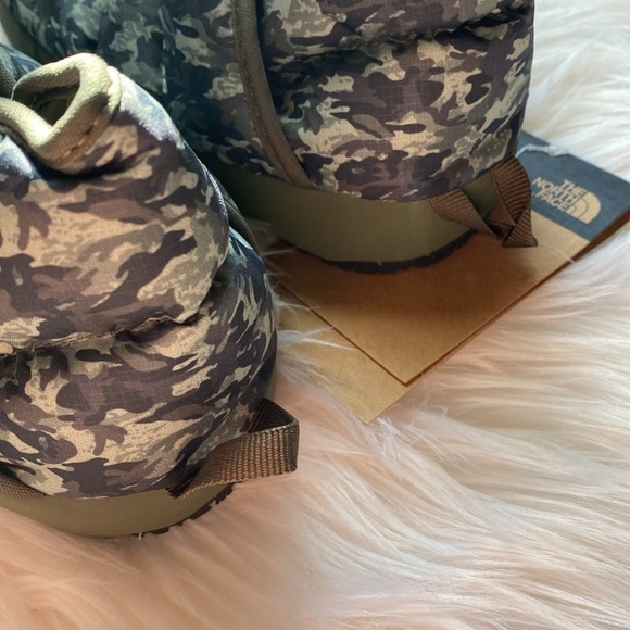 SALE!! ❄️ NORTH FACE Thermoball Traction Bootie Camo size 3 - Picture 10 of 10